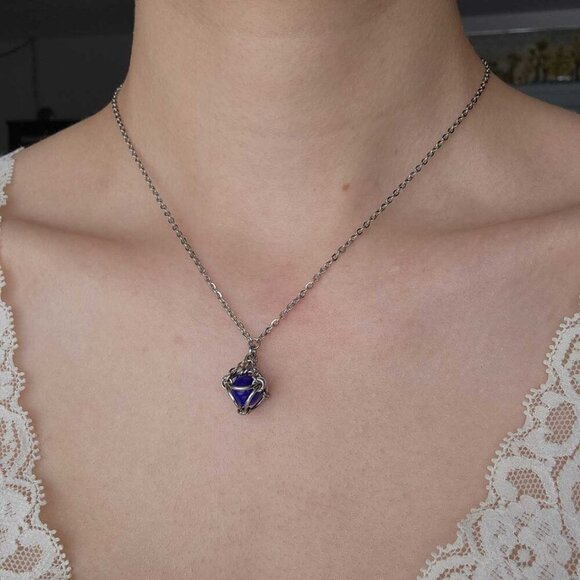 Vintage blue and silver fairy necklace with a small silver chain - Picture 8 of 11